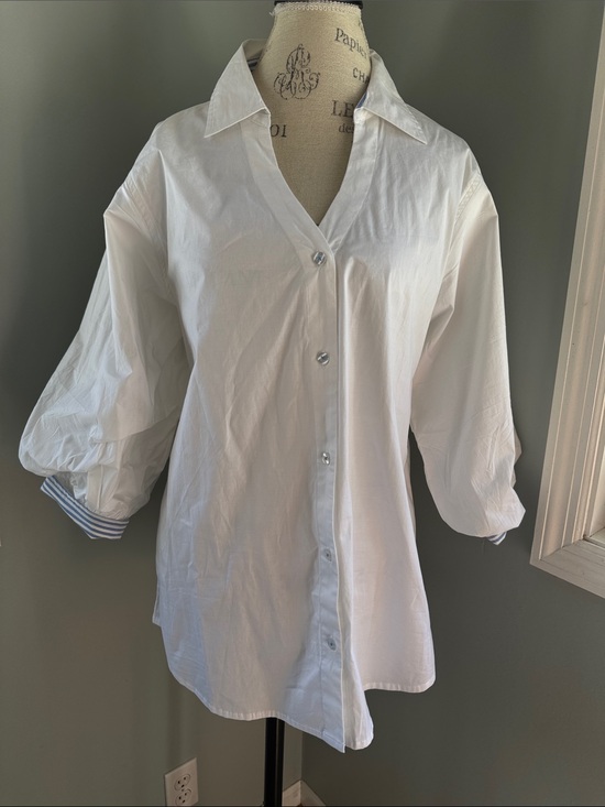 Tizzie Tops - Tizzie white cotton button down v-neck balloon sleeved shirt EUC size XL